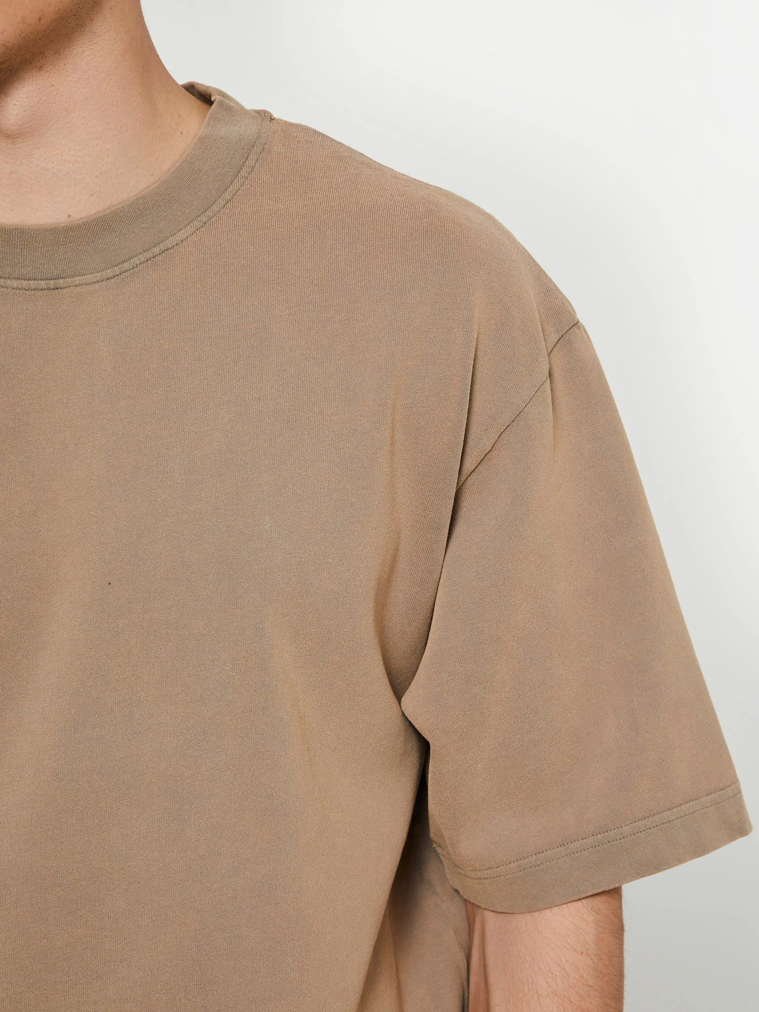 Crew Neck T-Shirt in Taupe Brown