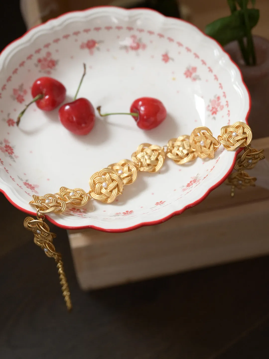 Macaron Vintage Gold Necklace