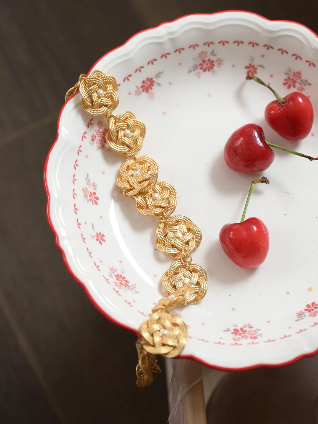 Macaron Vintage Gold Necklace