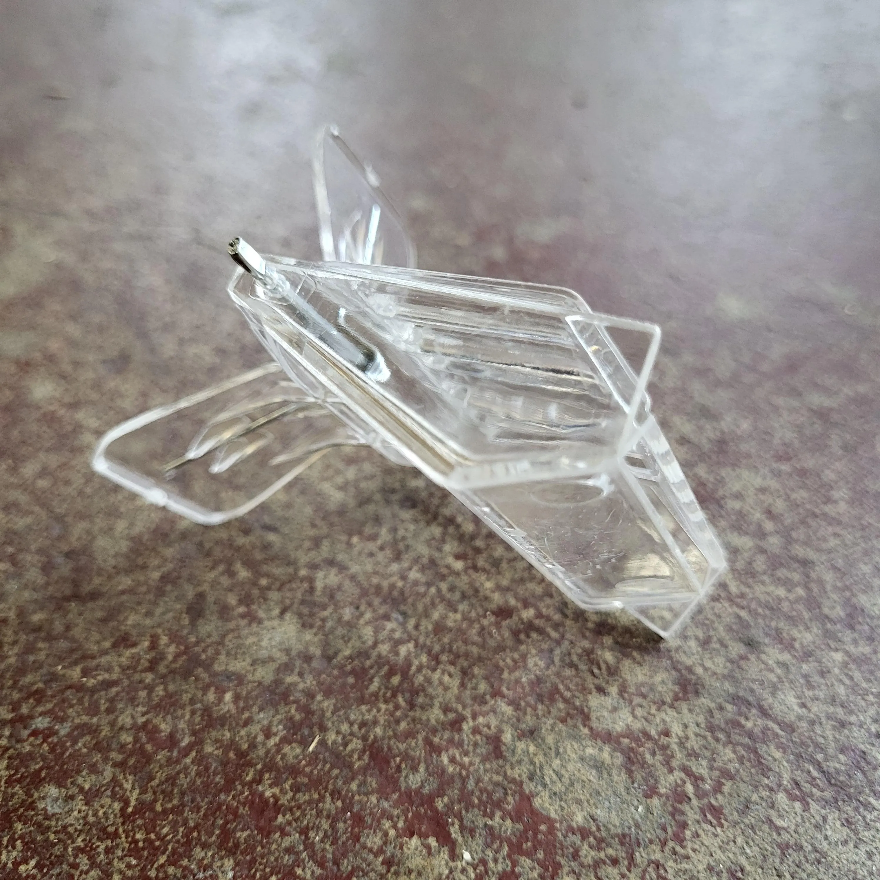 Queen Clip, Plastic